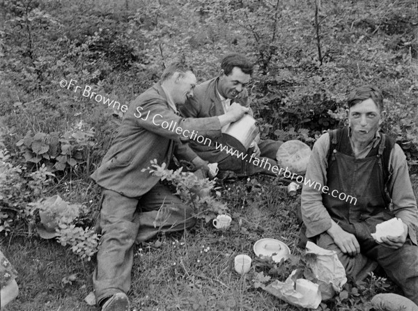 FORESTRY WORKERS TEA BREAK